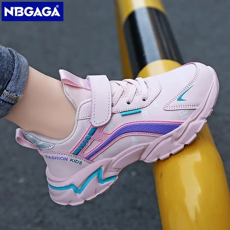 fashionable and lightweight running shoe for children aged 7-15, suitable for young students and sports girls.