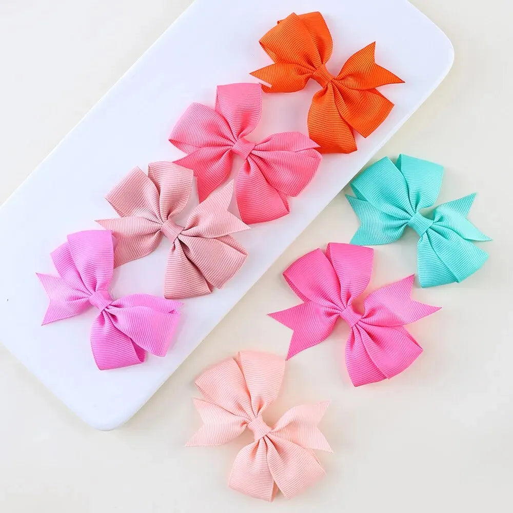 24-Piece Set of Solid Grosgrain Ribbon Hair Clips for Girls. These handmade hair bows are perfect for children aged 3 to 14. Ideal hair accessories for any hairstyle!