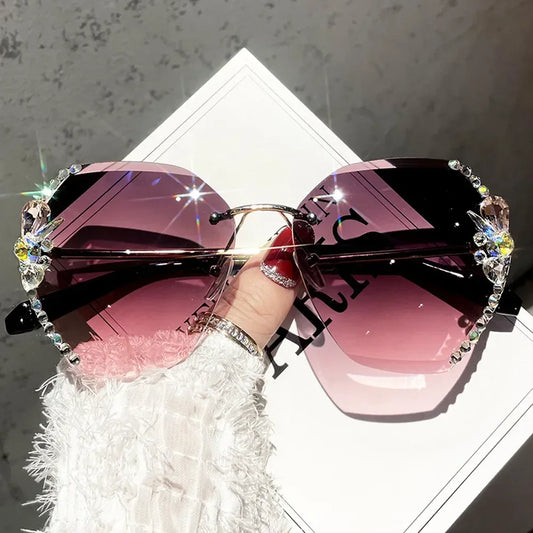 2024 Vintage Rimless Rhinestone Sunglasses for Men and Women. Stylish gradient lens sunglasses for women. Perfect for fashion lovers!