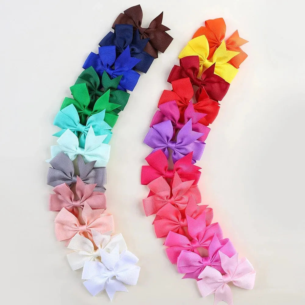 24-Piece Set of Solid Grosgrain Ribbon Hair Clips for Girls. These handmade hair bows are perfect for children aged 3 to 14. Ideal hair accessories for any hairstyle!