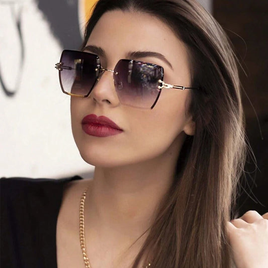 2024 Women's Oversized Rimless Sunglasses - Stylish Vintage Summer Shades from a Luxury Brand. Perfect for a chic look!