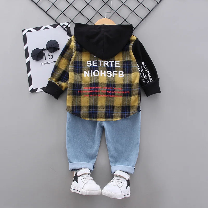 New Spring and Autumn Baby Clothes Set for Boys. This outfit includes a plaid hoodie and pants, perfect for toddlers. Great for kids' tracksuits!