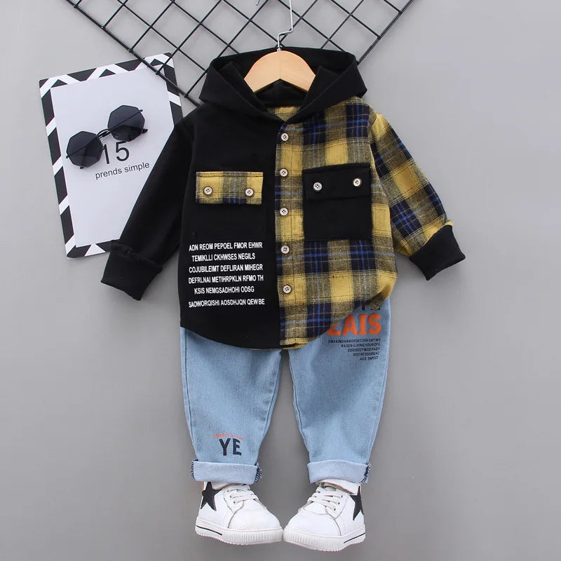 New Spring and Autumn Baby Clothes Set for Boys. This outfit includes a plaid hoodie and pants, perfect for toddlers. Great for kids' tracksuits!