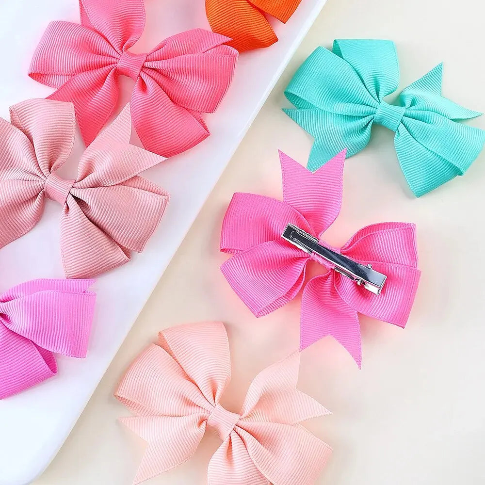 24-Piece Set of Solid Grosgrain Ribbon Hair Clips for Girls. These handmade hair bows are perfect for children aged 3 to 14. Ideal hair accessories for any hairstyle!