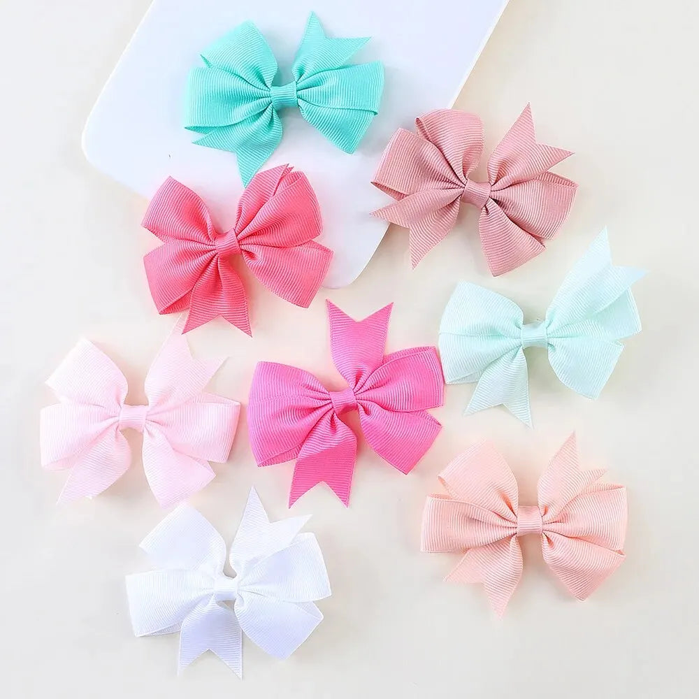 24-Piece Set of Solid Grosgrain Ribbon Hair Clips for Girls. These handmade hair bows are perfect for children aged 3 to 14. Ideal hair accessories for any hairstyle!